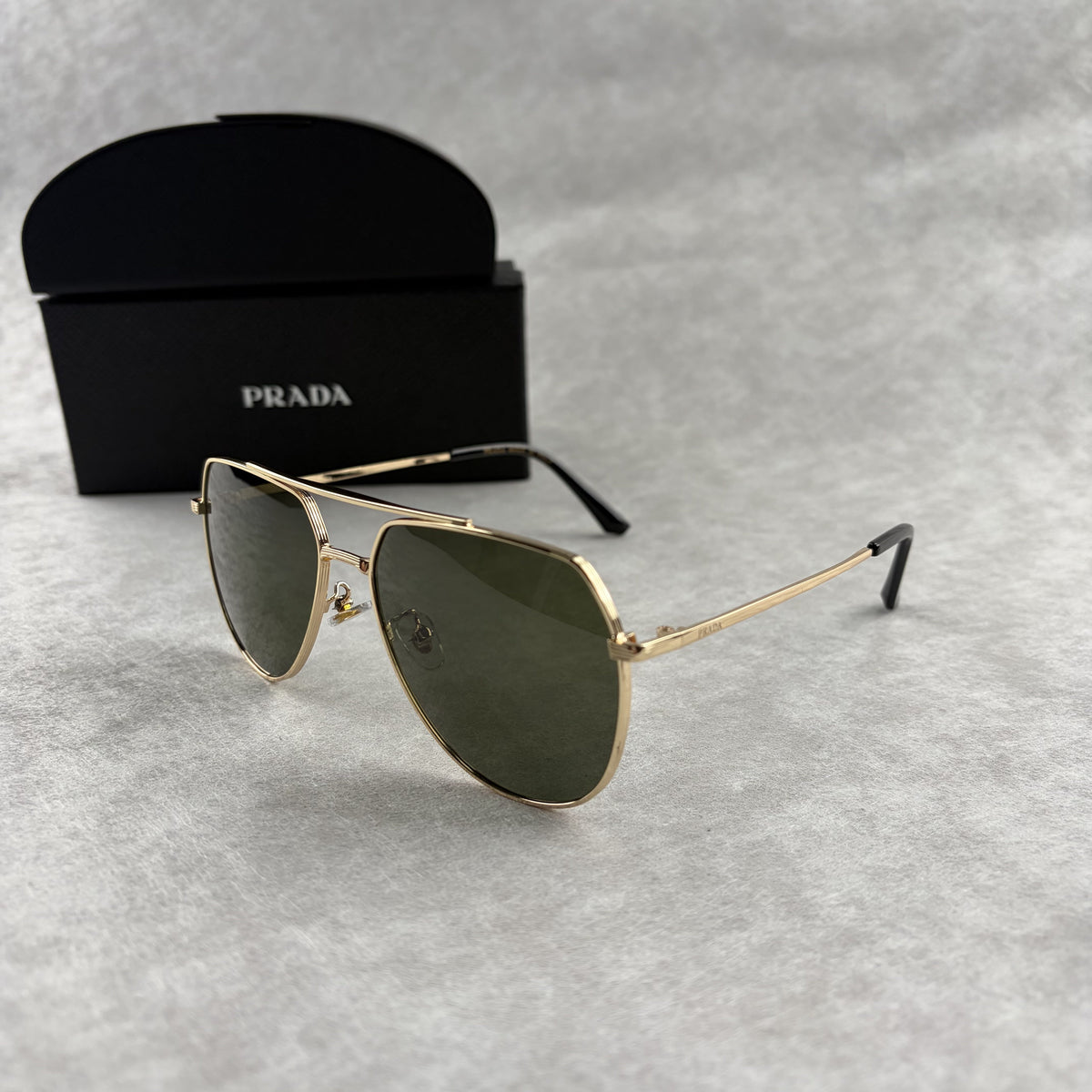 Classic Gold Aviator Sunglasses - Premium Metal Frame UV Protection