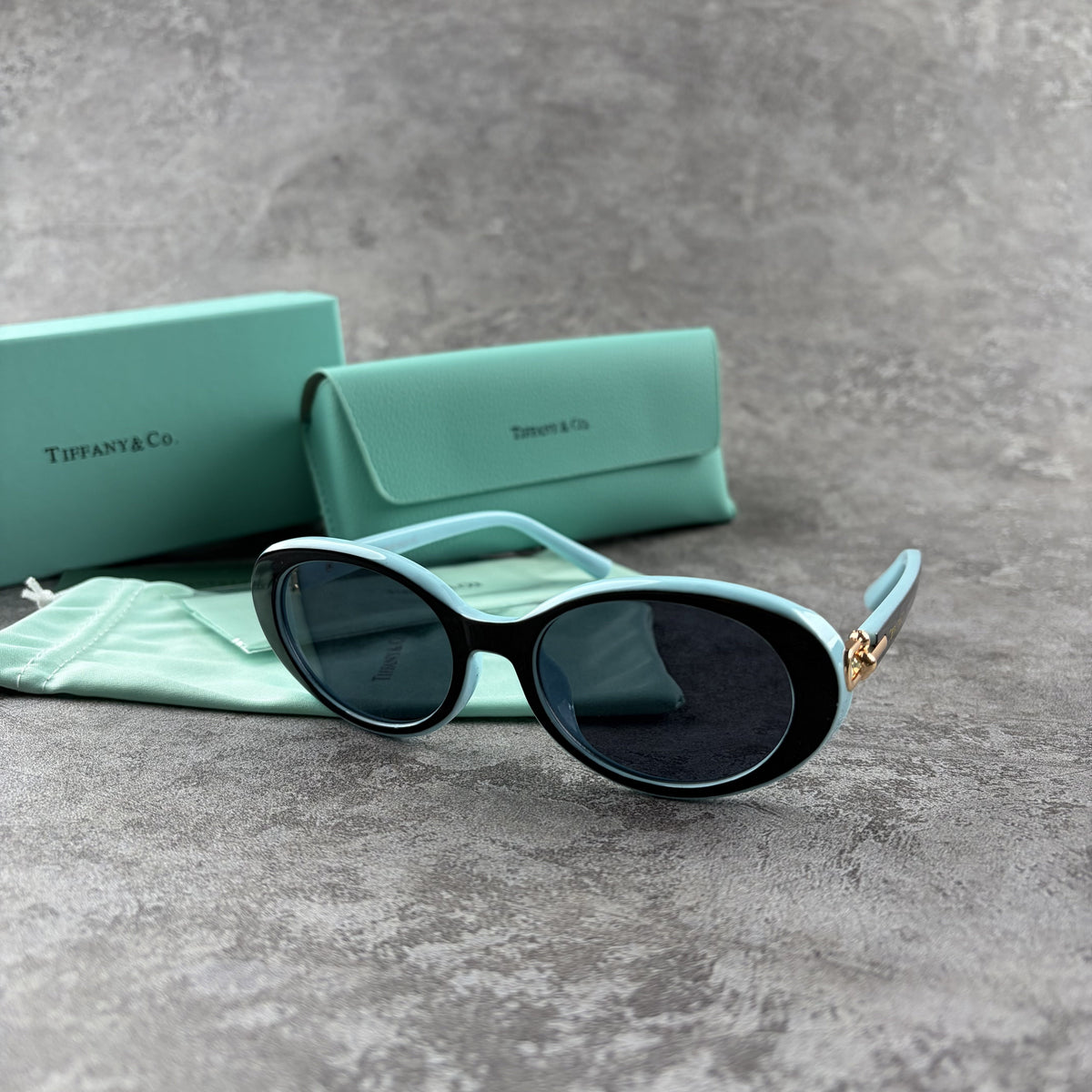 Oval Frame Sunglasses | UV-Protected Fashion Shades for Women