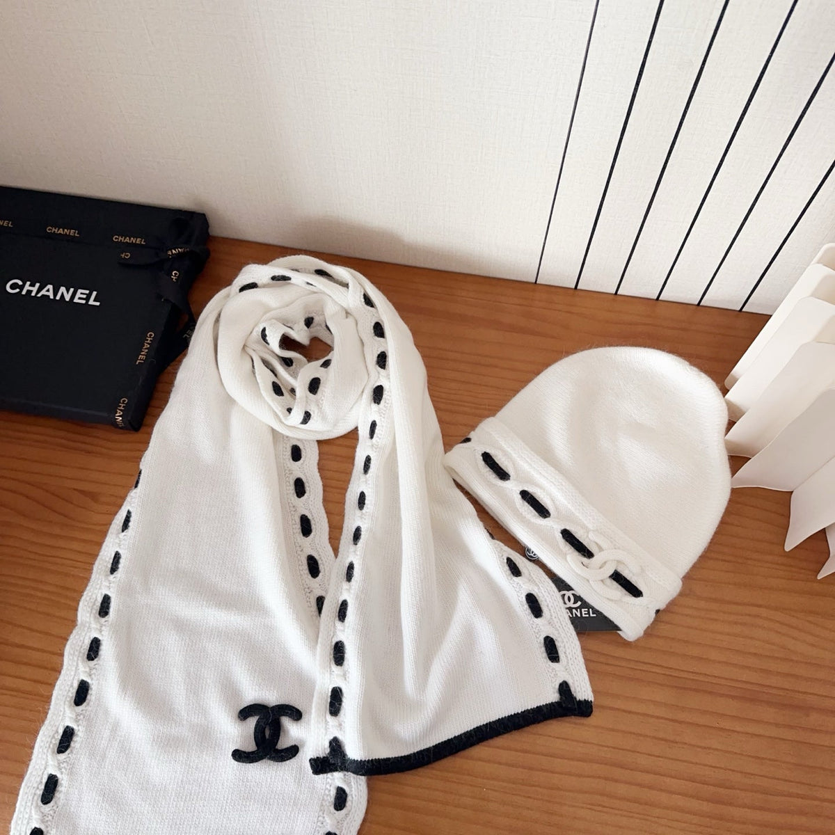 25A scarf and beanie set